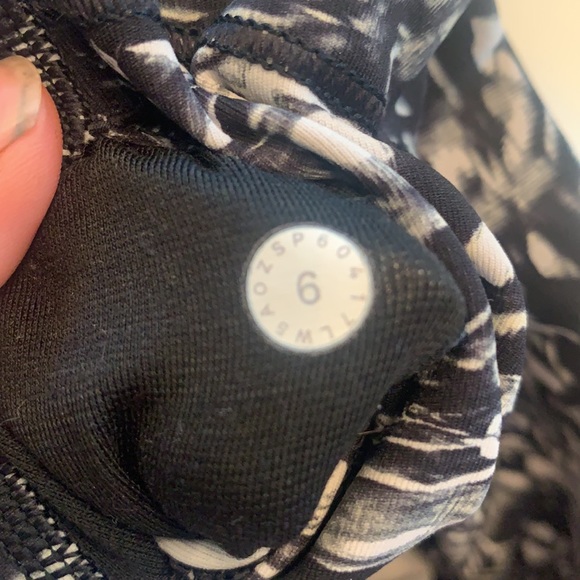 Wunder Under leggings 🖤🤍 - Picture 3 of 3